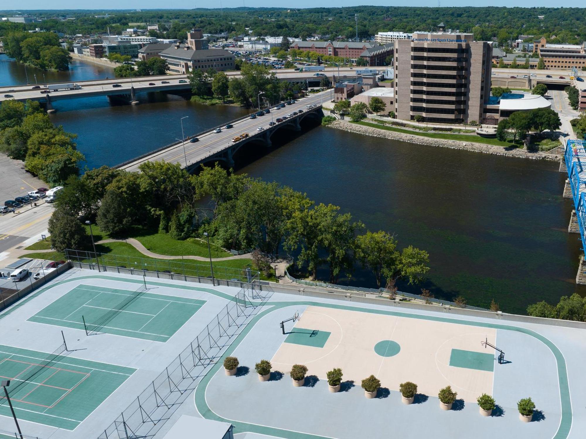 Courtyard Grand Rapids Downtown Exterior foto
