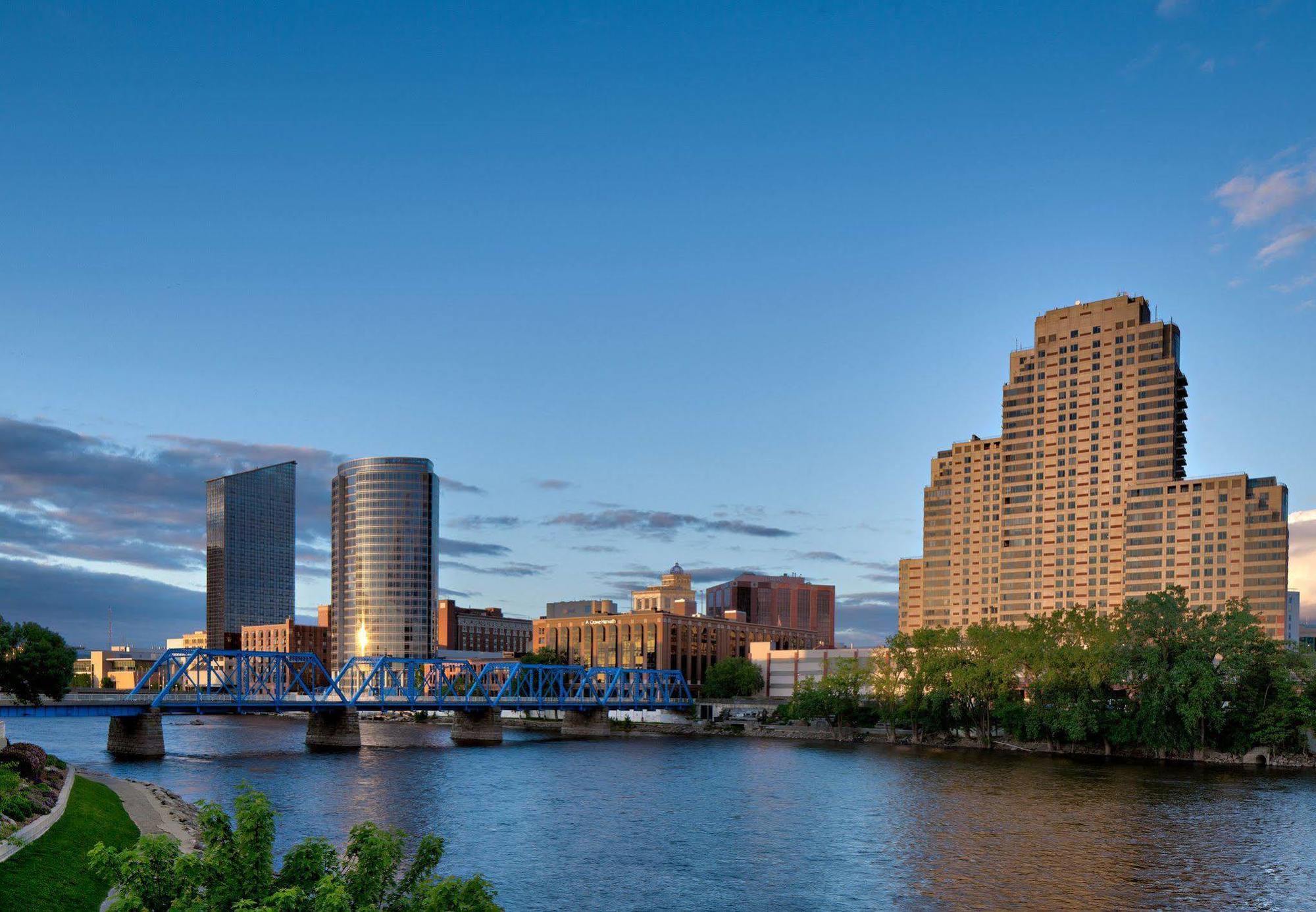 Courtyard Grand Rapids Downtown Exterior foto